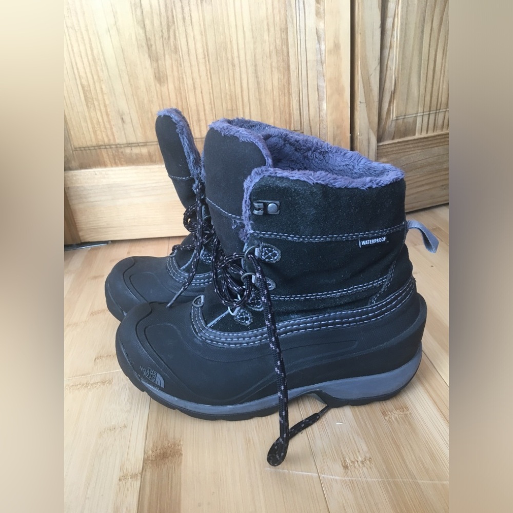 The North Face Chilkat winter Snow boots laced Up Size 7 Women’s